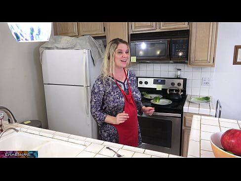 ❤️ Belle-mère qui le traie dans la cuisine avant son rendez-vous. ❤❌ Porno at us fr.credit-assorti.ru